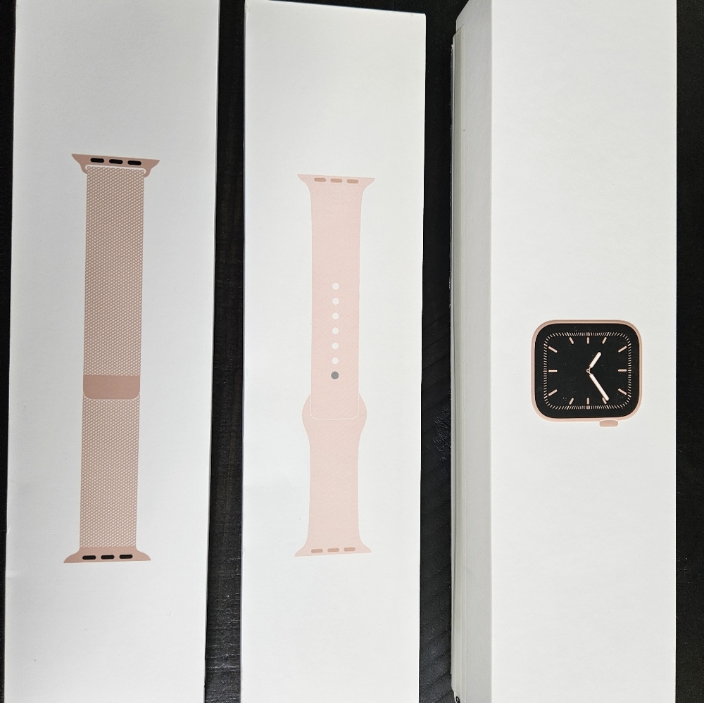 Apple series 5 gold aluminum case 40mm and accessories